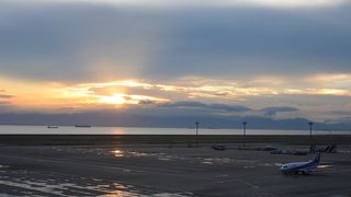 眺望抜群！！　ジェット機と夕景色がベストマッチ