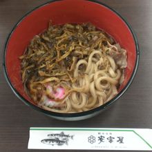 お勧めのごぼう麺(たっぷりのごぼうと肉が入っています。)