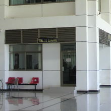 日本人は不要ですが、入国に際し、ビザを取る必要があります。