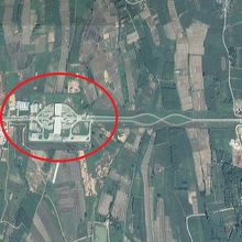 チェンコンのイミグレーションの航空写真です。メコン川の手前