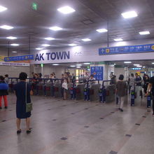 改札口付近の様子