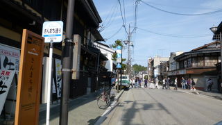 清楚な通りを散策しましょう