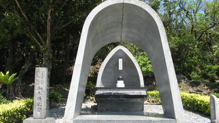 沖縄戦で一家全員が犠牲となった方々の御霊をお祀りされています