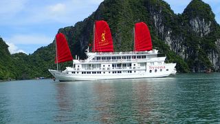 クルーズより眺めるハロン湾の朝日、夕日は最高です・・・
