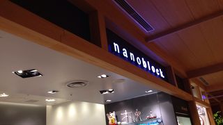 店の作りもカラフル