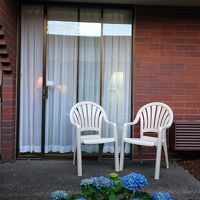 部屋は１階で小さな椅子が２客おいていました。