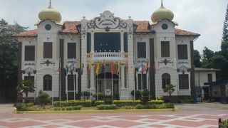 独立までの過程を示す資料が展示されている