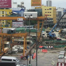 地下鉄ファランポーン駅前の地下鉄工事は、広範囲になっています