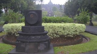 青々とした芝生や樹木