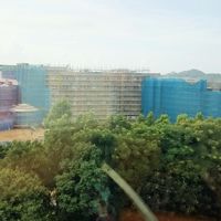 東側に工事中の新しいホテルが見えました。