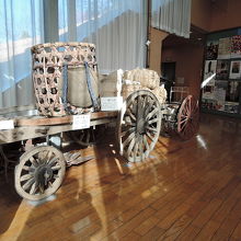 廊下に置かれた民具