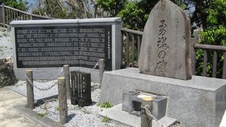 第三十二軍司令部の将校、軍属の御霊をお祀りされています