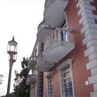 外観は遠めではまとも