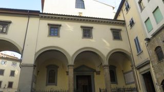 ヴァザーリの回廊が通る教会