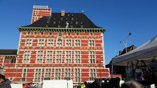 ひと際目を惹く建物