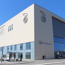 オレスタッド駅前に大きく構えるショッピングモール