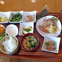 小鉢がたくさん用意されていてうれしい．