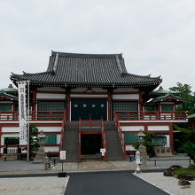 本堂　この後ろに庭は残る