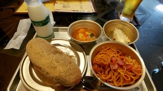 昔の給食を食べさせてくれる懐かしい店　でも今の方がおいしく作ってあるが