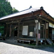 ここが一番仏像がある　周りの国東塔なども素晴らしい