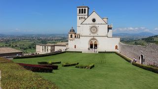 バスでアッシジに来たら一番に訪問するポイント