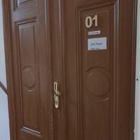 right apartmentの扉。鍵をあけて入ります。