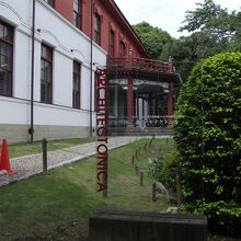 分館の正面左側