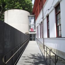 分館出入口 (分館の裏手)