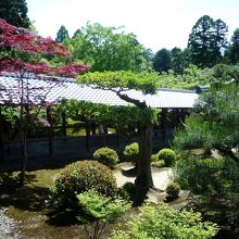 通天橋から回廊を渡ると到着する