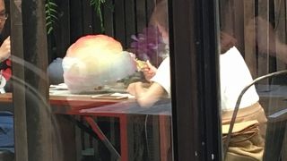 虹色の綿菓子が有名なカフェ