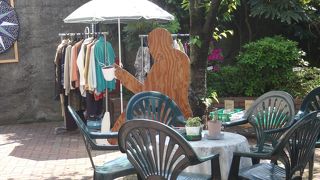 テラスのついたジャズカフェ