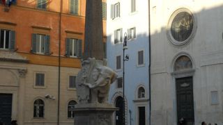 可愛らしい象の彫像