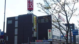 バス会社２社が乗り入れるバスターミナル