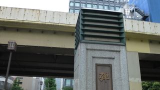 首都高速道路と交差