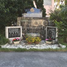 浄土真宗聖徳山大典寺、敷地内の積徳高等女学校学徒慰霊碑。