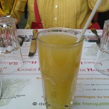パイナップルジュース3.9ユーロ
