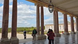 並みの宮殿よりは、はるかに豪華な離宮