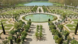 とにかく広いし、手入れもしっかり。噴水も多く、世界一の庭園かもしれません。