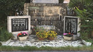 ふじ（積徳）学徒看護隊学徒と学校関係者が祀られた慰霊碑です。