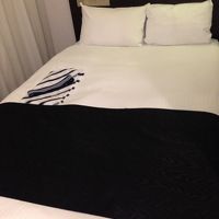 幅広のベッドで硬くて寝やすかった