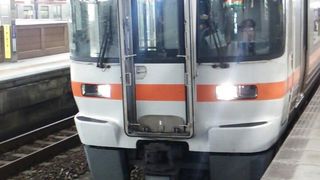 2016年７月10日の日曜日の名古屋19時58分発特別快速豊橋行き～車両により立ち席・空席が別れます～  