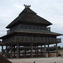 中心にある祭殿。