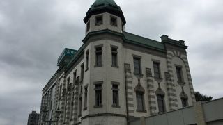 歴史を感じさせる建物