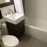 トイレとシンクは少し狭い