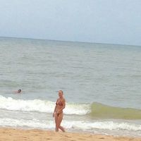 プライベートビーチ、晴れて笑顔の嫁