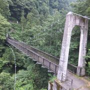 東京都内で数少ない吊り橋です。