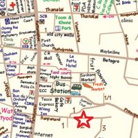 バスターミナルの南側で、国道から西に入った場所にあります。