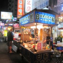 たこ焼き屋もあります