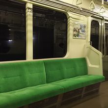 ET127系の車内。