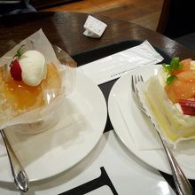 店内でケーキが食べられます